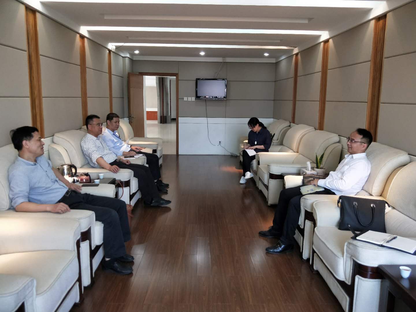 1555897385112902.jpg 皇冠即时比分_皇冠篮球投注-体育*直播:前往福建省老年大学开展合作交流配图.jpg